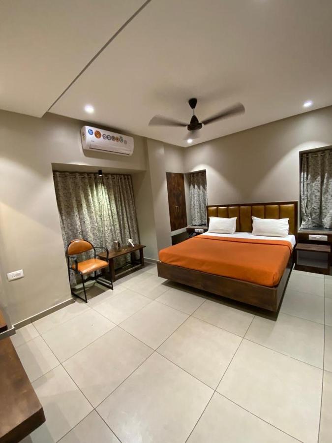 Hotel Vrindavan Deluxe Kolhapur Exterior foto