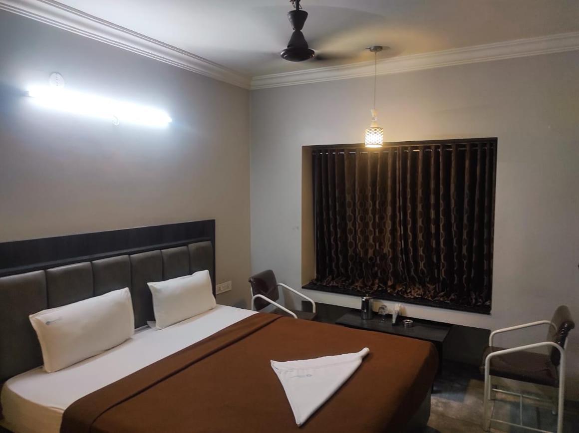 Hotel Vrindavan Deluxe Kolhapur Exterior foto