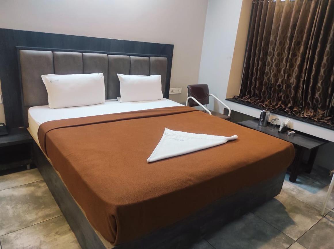 Hotel Vrindavan Deluxe Kolhapur Exterior foto