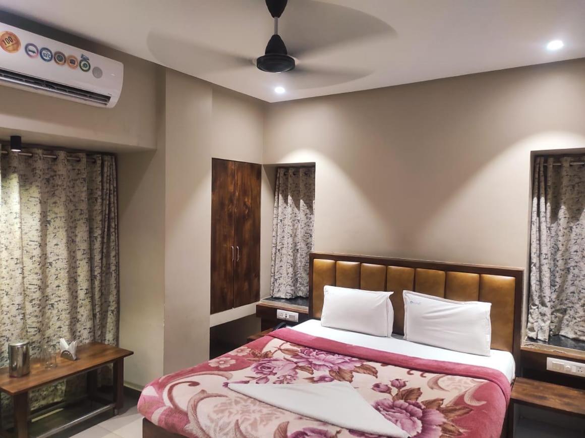 Hotel Vrindavan Deluxe Kolhapur Exterior foto