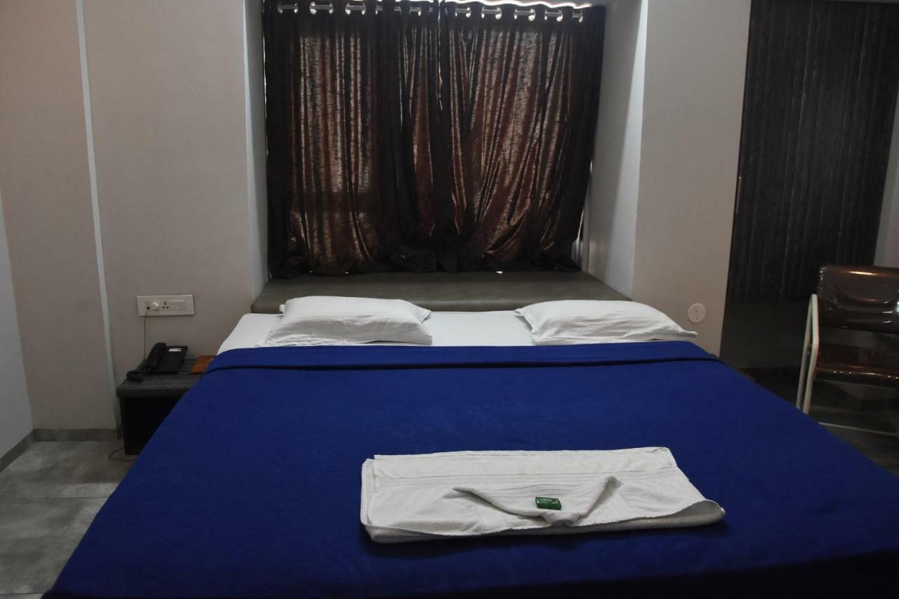 Hotel Vrindavan Deluxe Kolhapur Exterior foto