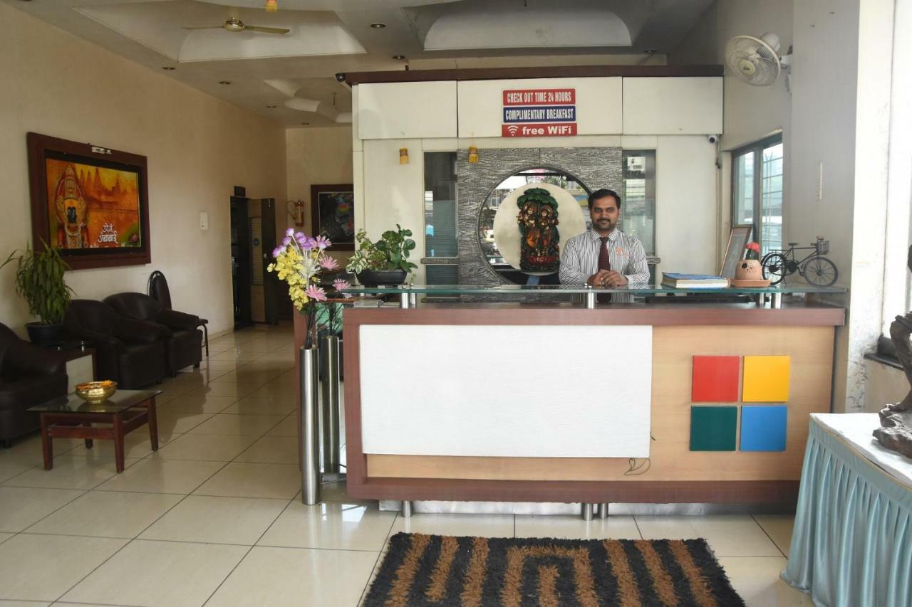 Hotel Vrindavan Deluxe Kolhapur Exterior foto