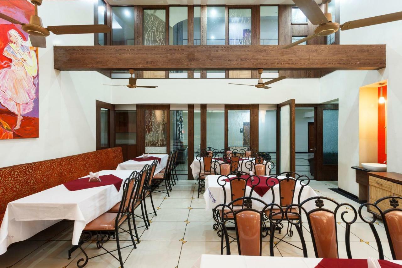 Hotel Vrindavan Deluxe Kolhapur Exterior foto